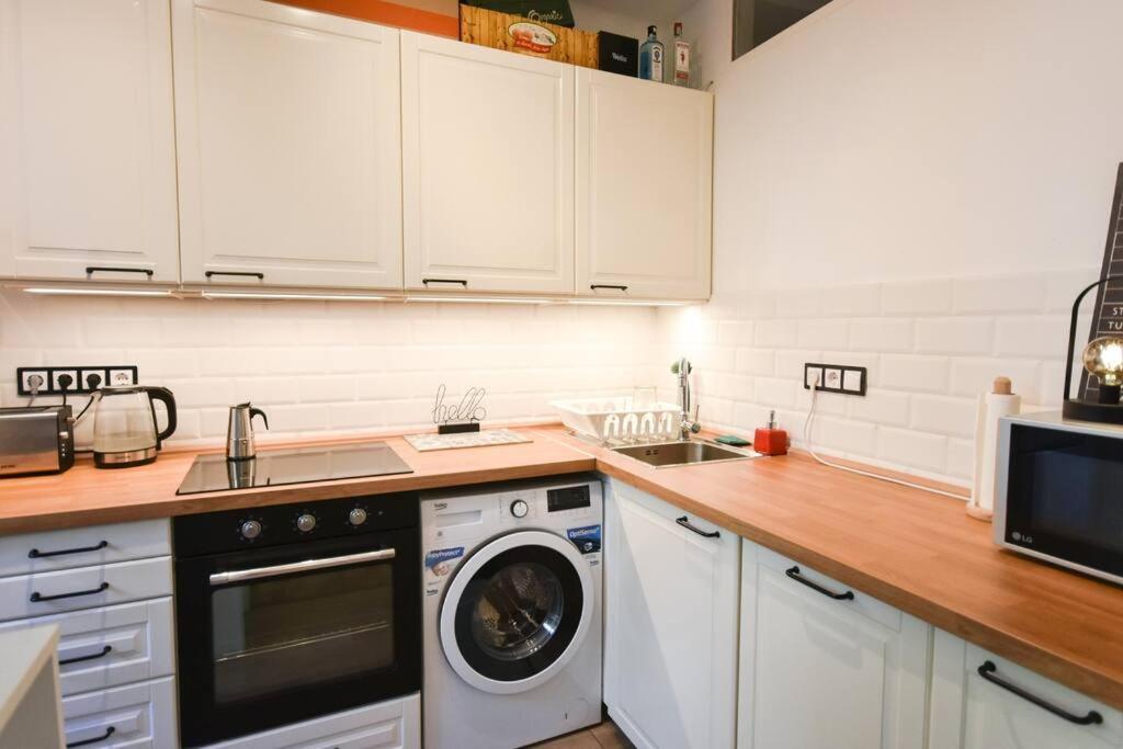 شقة Renovated Stylish Flat At The Castle&Metro بودابست المظهر الخارجي الصورة